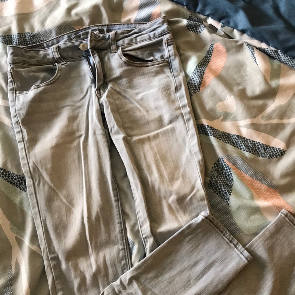 American Eagle Light Wash Skinny Jeans